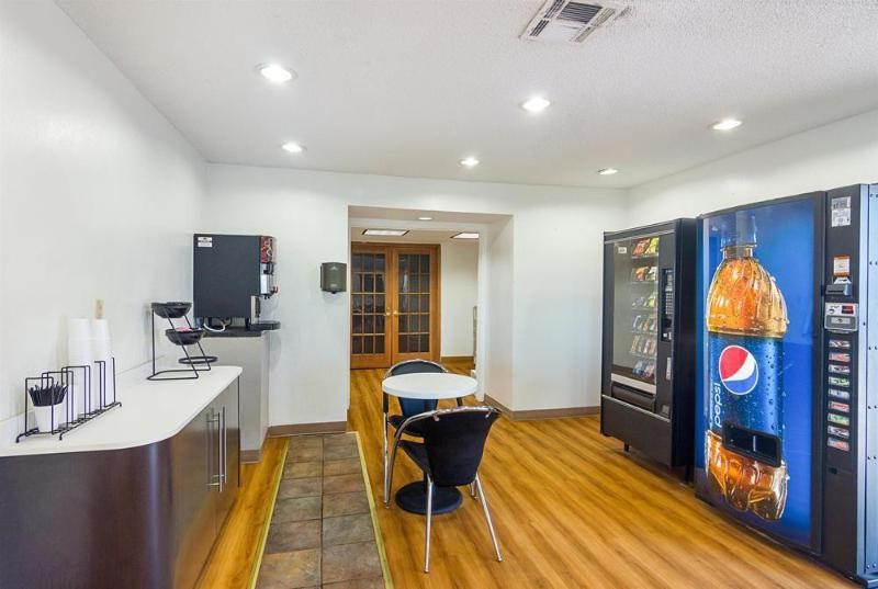 Studio Inn Extended Stay Oklahoma City Airport By Oyo מראה חיצוני תמונה