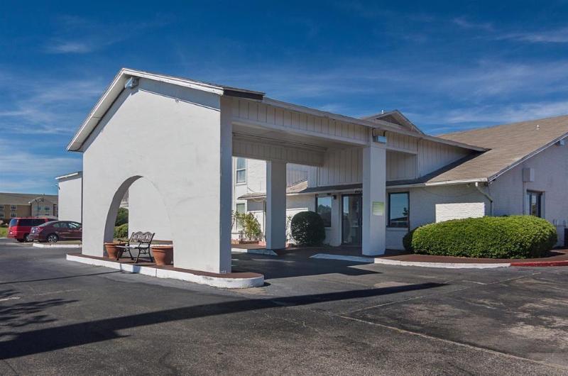 Studio Inn Extended Stay Oklahoma City Airport By Oyo מראה חיצוני תמונה
